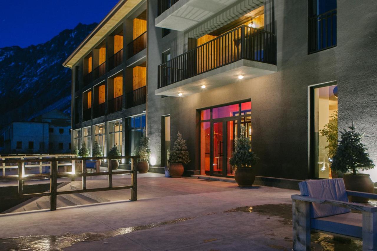 Intourist Kazbegi Hotel Bagian luar foto