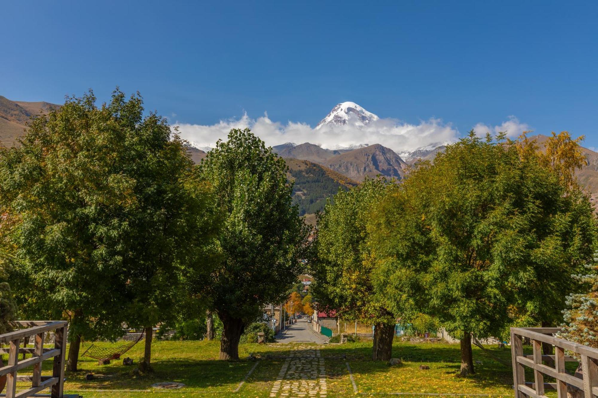 Intourist Kazbegi Hotel Bagian luar foto
