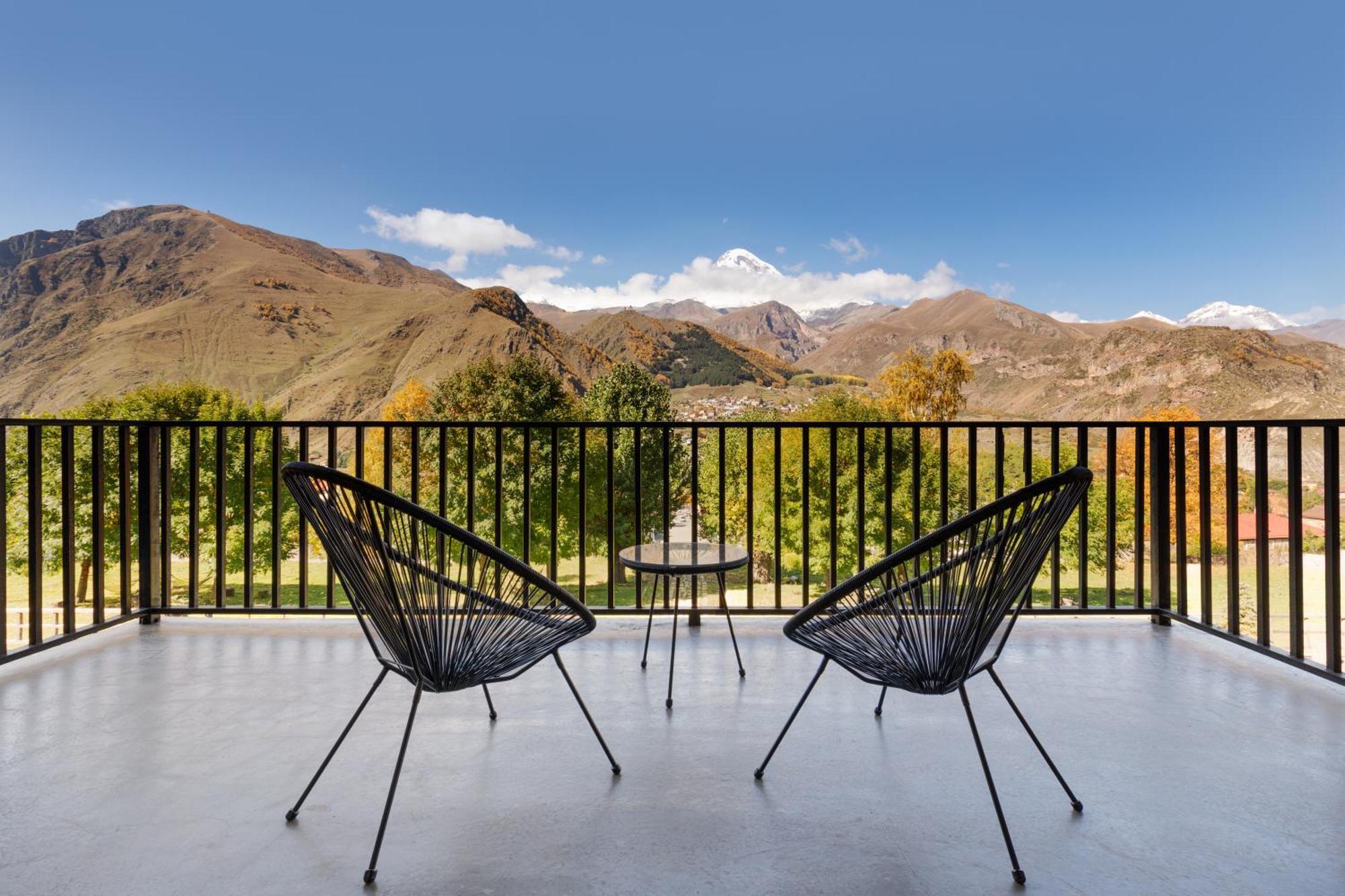 Intourist Kazbegi Hotel Bagian luar foto