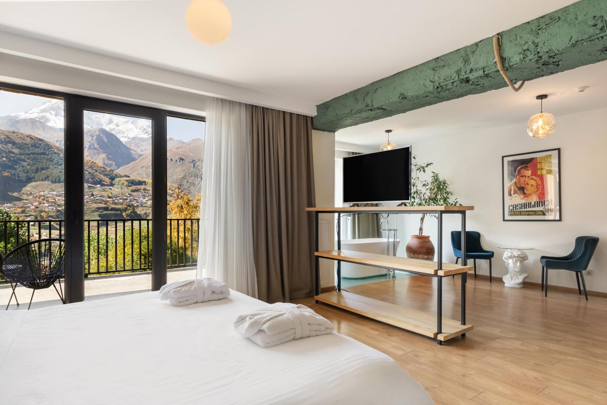 Intourist Kazbegi Hotel Bagian luar foto